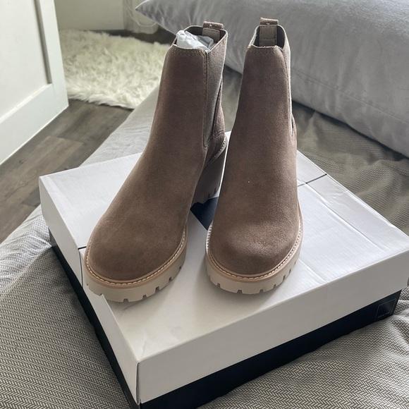 Dolce Vita | Shoes | Dolce Vita Haddie Wedge Chelsea Boot Size 8 | Poshmark